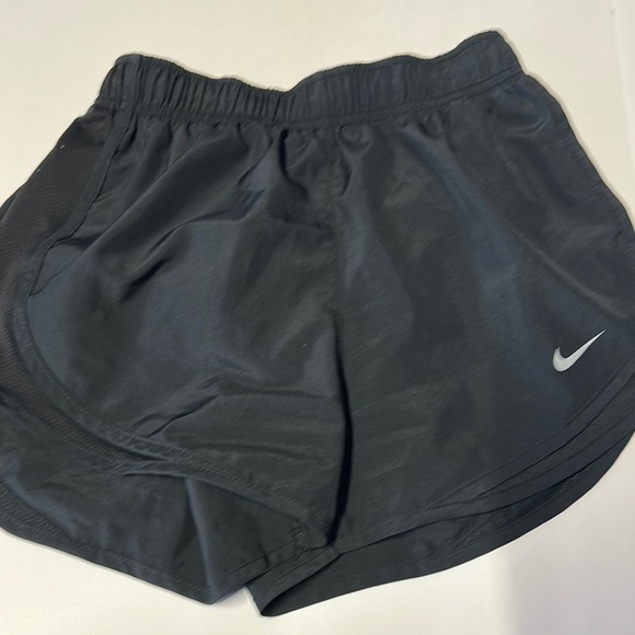 Nike Black Athletic Shorts Lightweight Training Essential - Picture 1 of 8